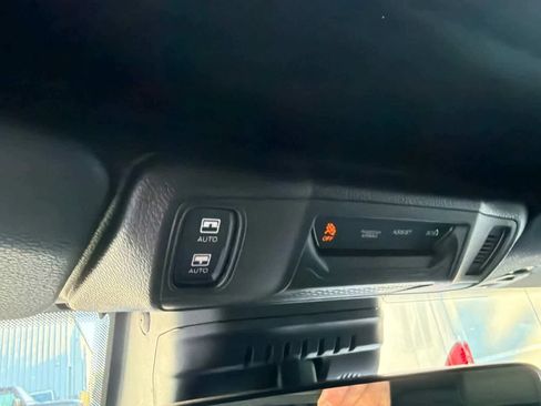 Used 2025 Jeep Wrangler Unlimited Sahara AWD/4WD image 21