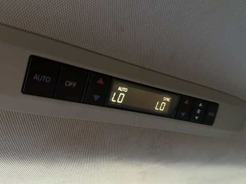 Used 2022 Toyota Sienna XLE FWD image 35