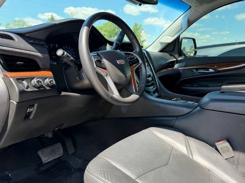Used 2019 Cadillac Escalade ESV Premium Luxury AWD/4WD image 42