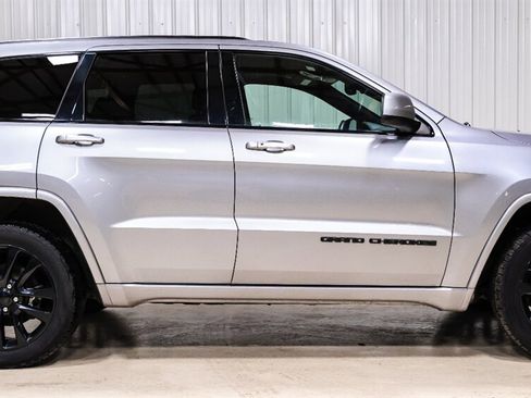 Used 2018 Jeep Grand Cherokee Altitude image 8
