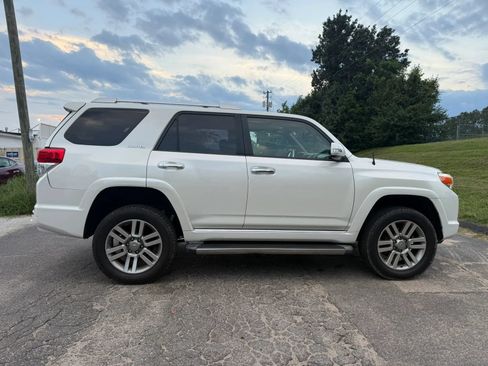 Used 2011 Toyota 4Runner Limited AWD/4WD image 4