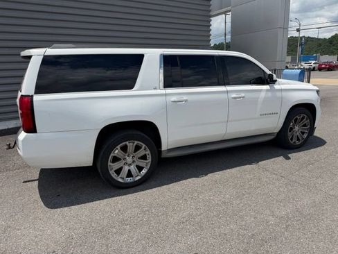 Used 2015 Chevrolet Suburban LT RWD image 3