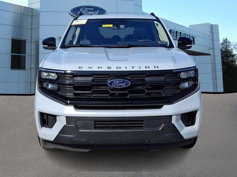 Certified 2025 Ford Expedition Active AWD/4WD image 3