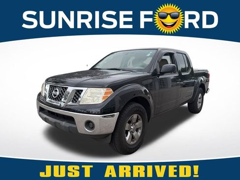 Used 2010 Nissan Frontier SE image 1