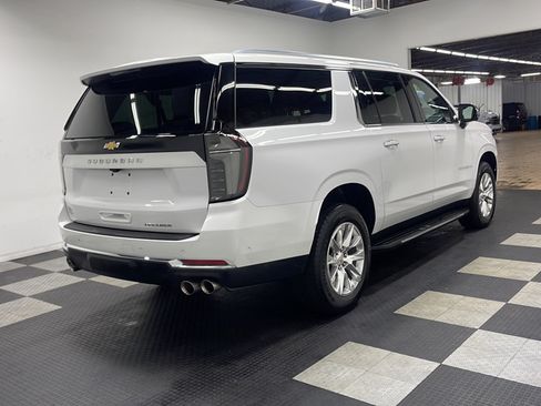 Used 2025 Chevrolet Suburban Premier AWD/4WD image 19