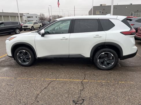 Used 2025 Nissan Rogue SV image 7