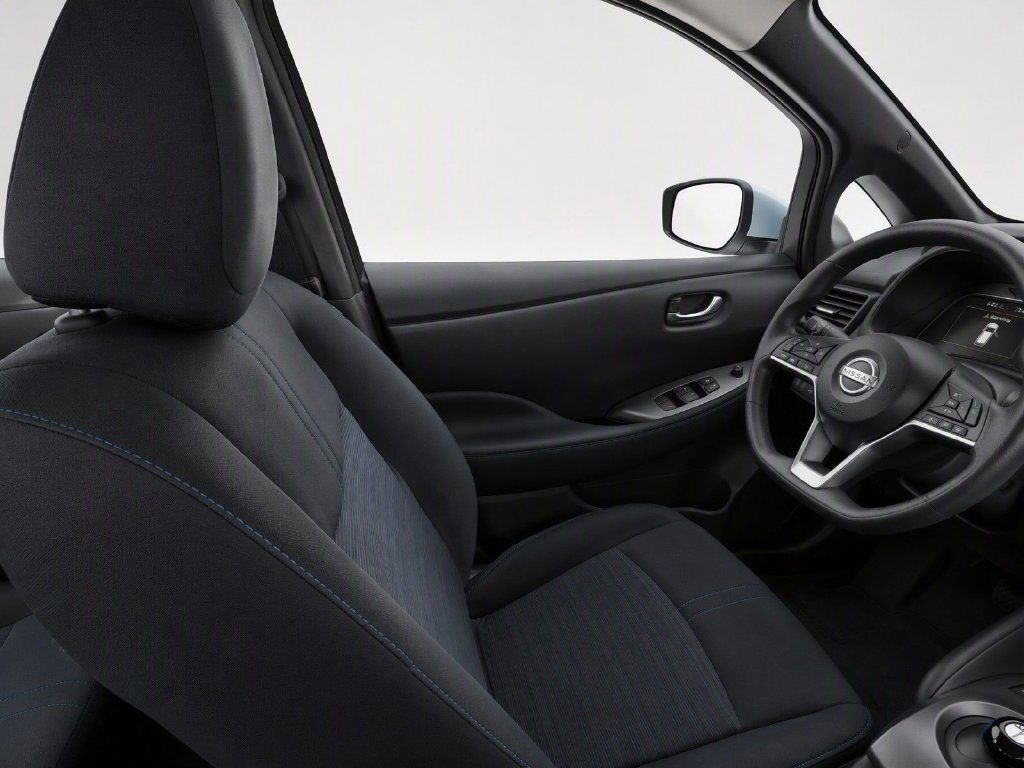Used 2025 Nissan Leaf S FWD image 27