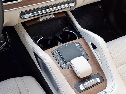 Used 2025 Mercedes-Benz GLS 450 4MATIC image 7