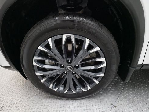 Certified 2025 Nissan Rogue SL w/ Tech Package image 27