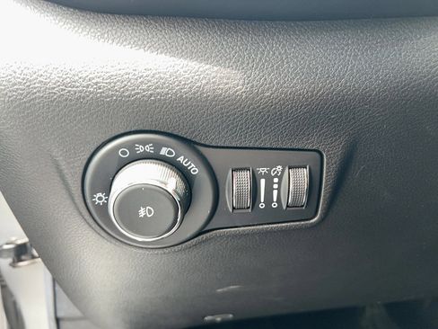 Used 2022 Jeep Compass Latitude w/ Sun and Sound Group FWD image 13