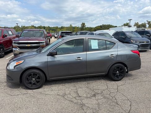 Used 2019 Nissan Versa SV FWD image 8