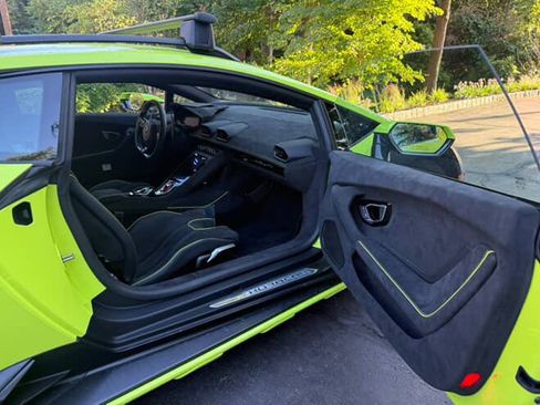 Used 2024 Lamborghini Huracan Sterrato image 12
