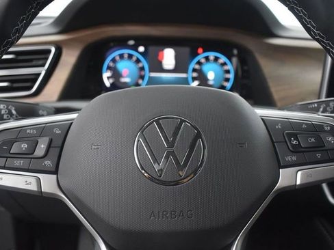 Used 2025 Volkswagen Atlas SE image 12