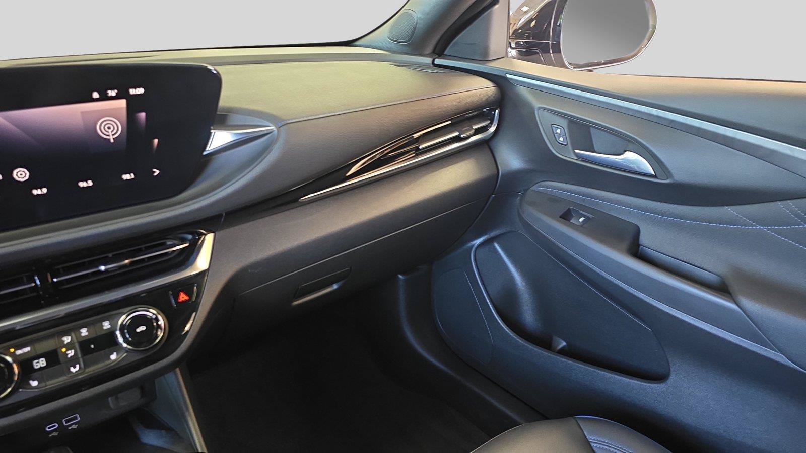 Used 2024 Buick Envista Sport Touring w/ Convenience I Package FWD image 24