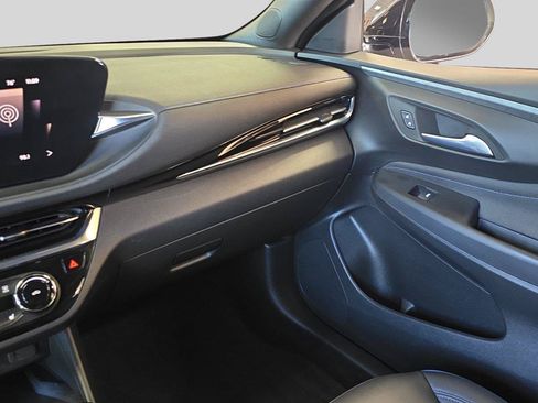 Used 2024 Buick Envista Sport Touring w/ Convenience I Package FWD image 24