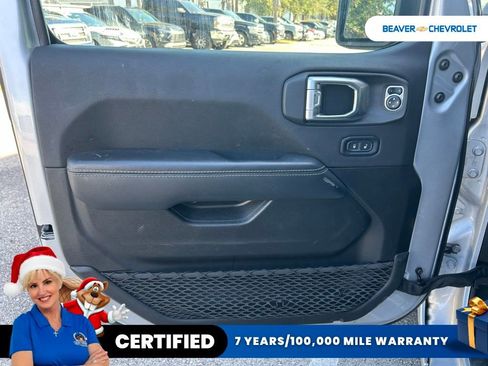 Used 2023 Jeep Gladiator Overland image 10