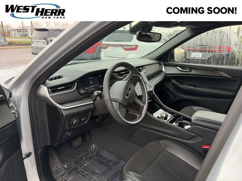 Used 2023 Jeep Grand Cherokee L Laredo AWD/4WD image 5