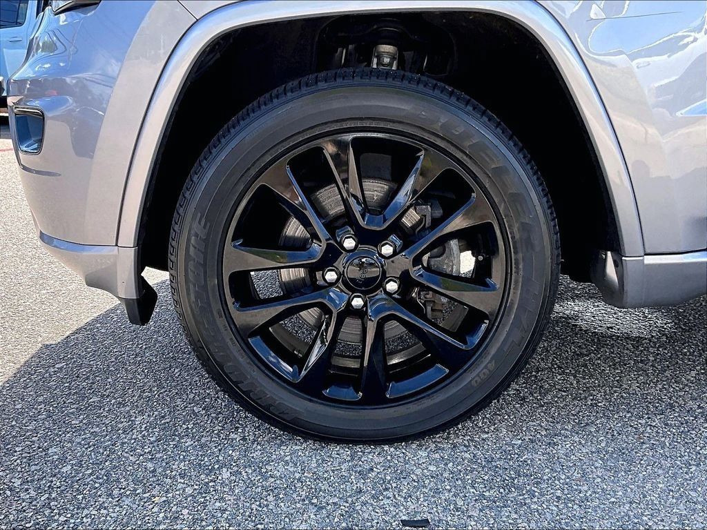 Used 2021 Jeep Grand Cherokee Laredo X AWD/4WD image 7