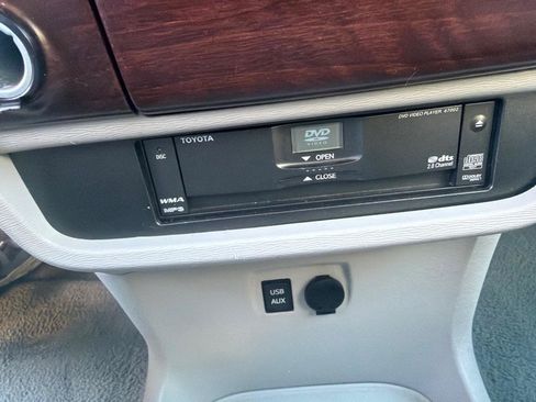 Used 2014 Toyota Sienna Limited w/ Limited Premium Package FWD image 22