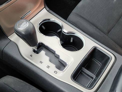 Used 2013 Jeep Grand Cherokee Laredo AWD/4WD image 23