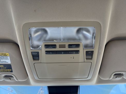 Used 2019 Toyota Highlander XLE image 18