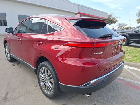 Used 2021 Toyota Venza XLE image 4