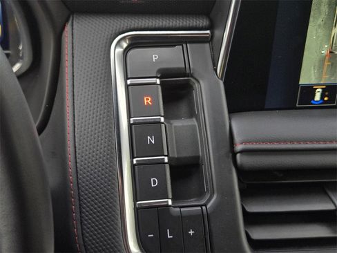 Used 2024 Chevrolet Suburban RST w/ Luxury Package image 25