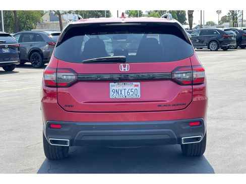 Used 2025 Honda Pilot Black Edition image 4