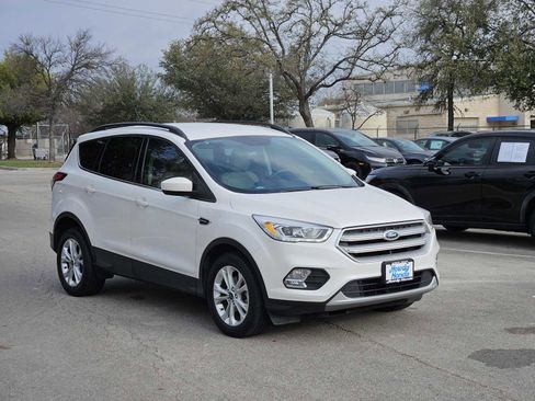 Used 2018 Ford Escape SEL image 2
