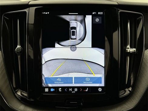 Certified 2025 Volvo XC60 B5 Plus image 17