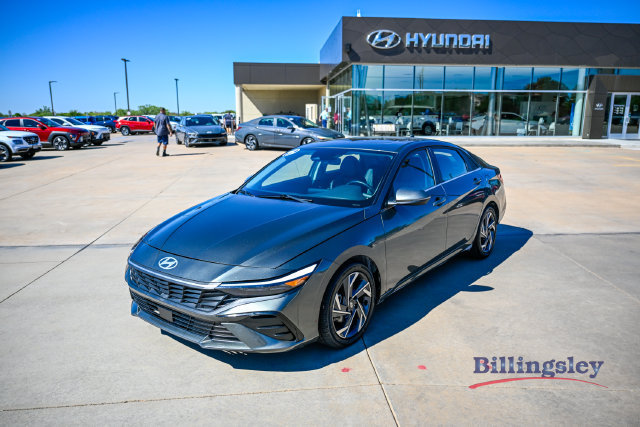 Certified 2025 Hyundai Elantra Limited FWD image 1