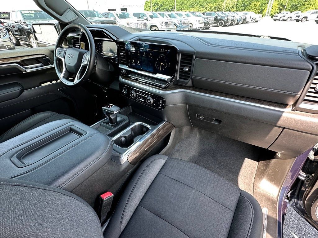 Used 2022 Chevrolet Silverado 1500 RST w/ Z71 Off-Road Package AWD/4WD image 13