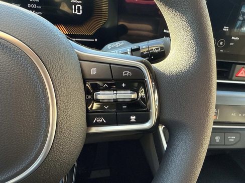 New 2026 Kia Carnival LX image 11