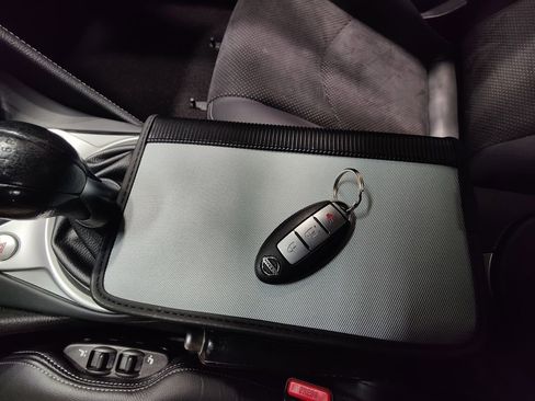 Used 2009 Nissan 370Z Touring image 33