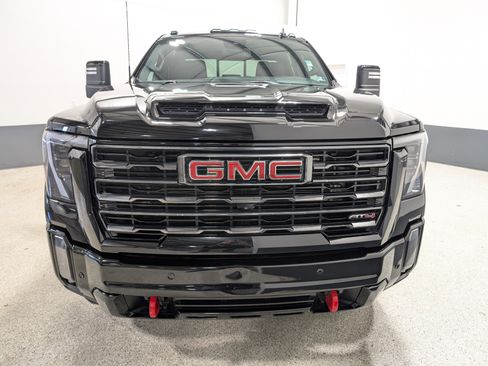 Used 2024 GMC Sierra 2500 AT4 w/ AT4 Preferred Package image 8