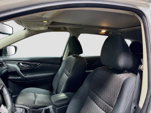 Used 2017 Nissan Rogue SV AWD/4WD image 18