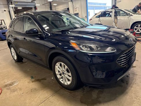 Used 2021 Ford Escape SE w/ Convenience Package AWD/4WD image 3