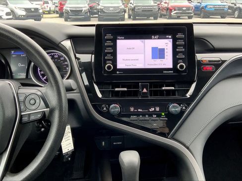 Used 2022 Toyota Camry LE image 6