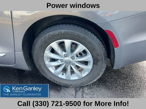 Used 2018 Chrysler Pacifica Touring-L image 23