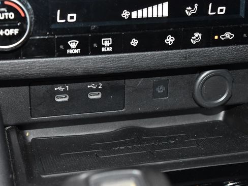 Used 2025 Mitsubishi Outlander SE AWD/4WD image 14