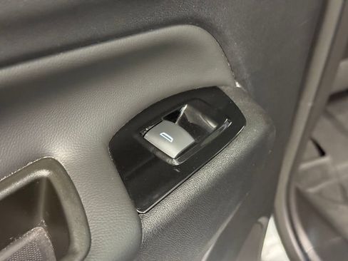 Used 2023 Chevrolet Equinox Premier AWD/4WD image 19