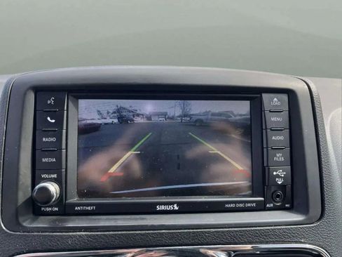 Used 2014 Chrysler Town & Country Touring image 15