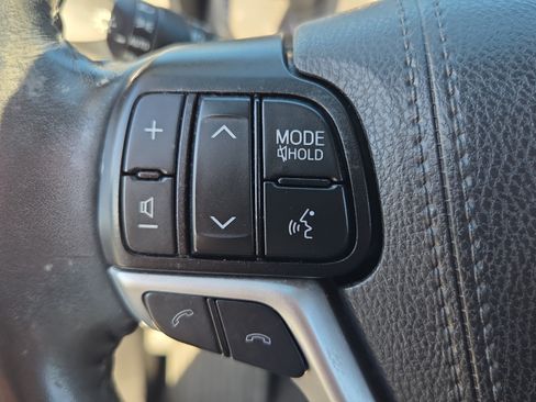 Used 2019 Toyota Highlander Plus FWD image 22