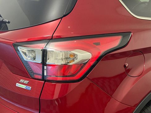 Used 2018 Ford Escape SE image 32