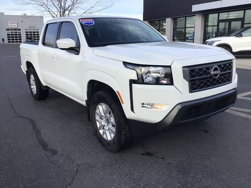 Used 2022 Nissan Frontier SV image 1