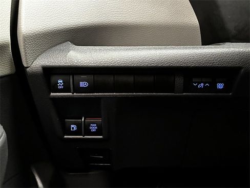 Used 2021 Toyota Sienna XLE image 21