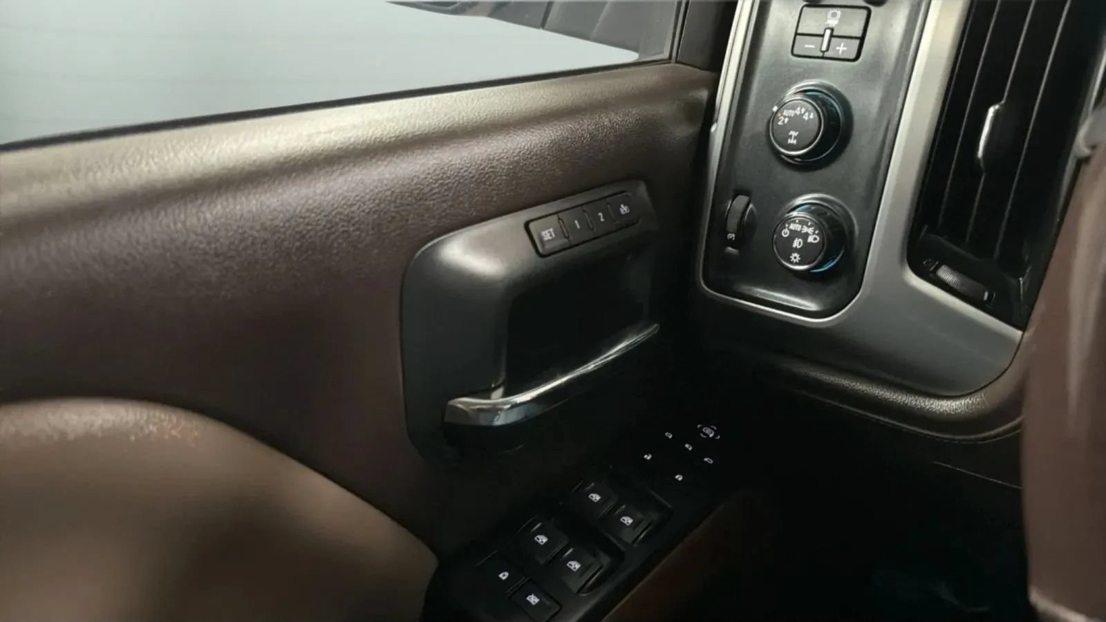 Used 2018 GMC Sierra 1500 SLT AWD/4WD image 16