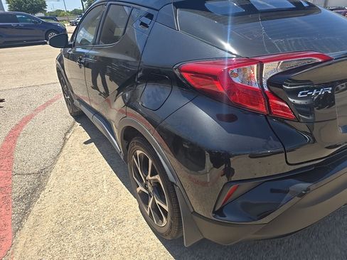 Used 2021 Toyota C-HR XLE FWD image 4