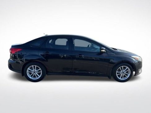 Used 2016 Ford Focus SE w/ Exterior Protection Package image 4