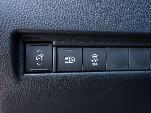 Used 2024 Toyota Venza XLE image 23